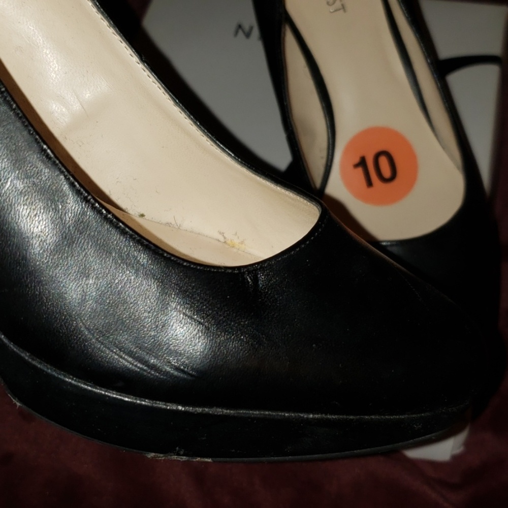 Shoes - Picture 5 of 6